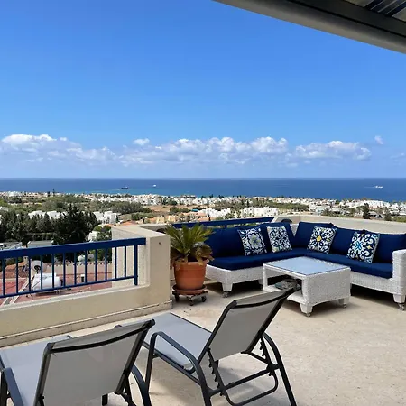 Sea View Penthouse-style Apartment *