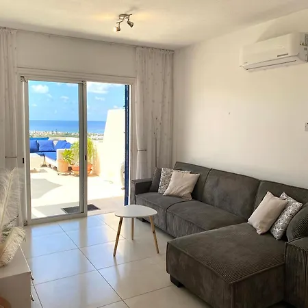 Sea View Penthouse-style *