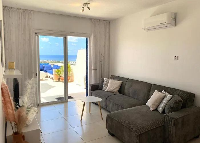 Sea View Penthouse-style *