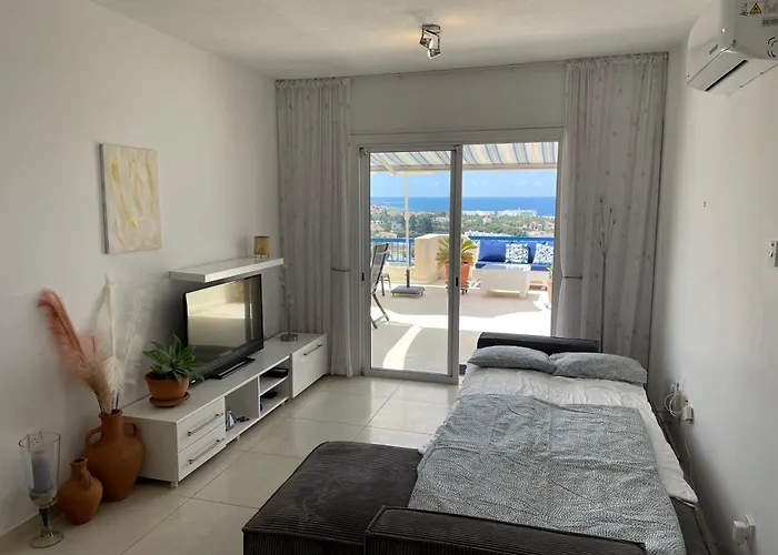 Sea View Penthouse-style *